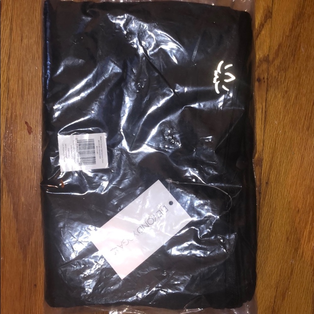 Infinity scarf with compartment